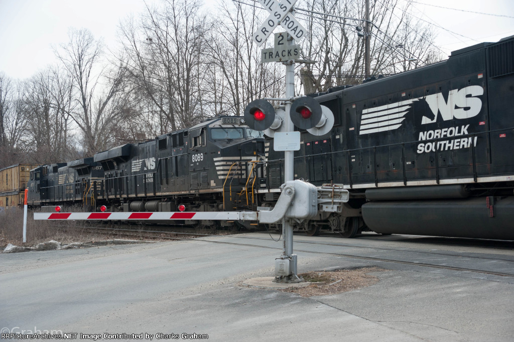 NS 8089 through the crossing